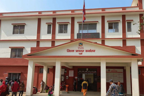 जिप्रका पर्साद्वारा भाडाका सटर खाली गर्न निर्देशन