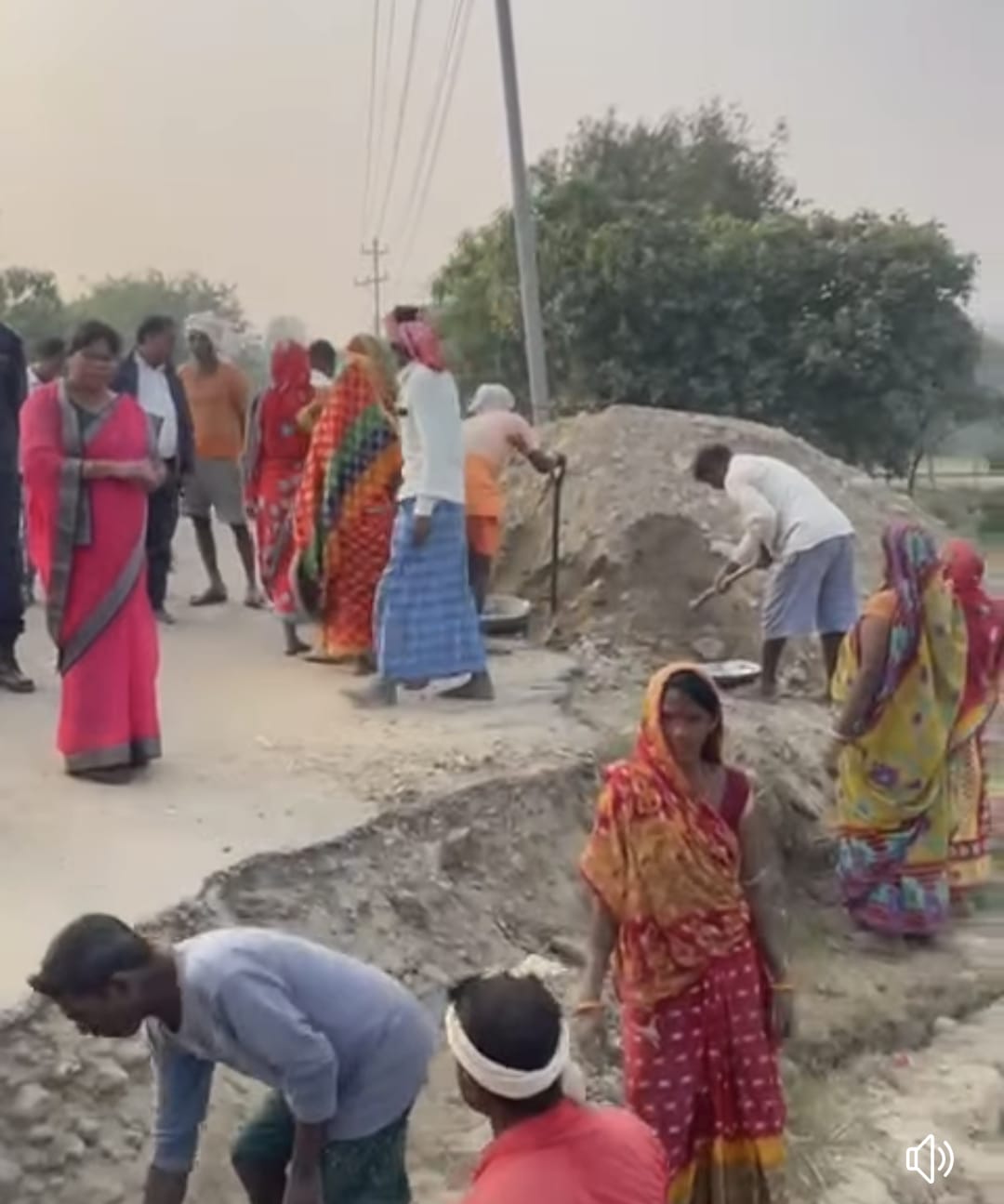 बारा गढीमाई मेलामा लाखौं मानिसको घुँईचो, मौलापुर द्वारा बाटो मर्मत