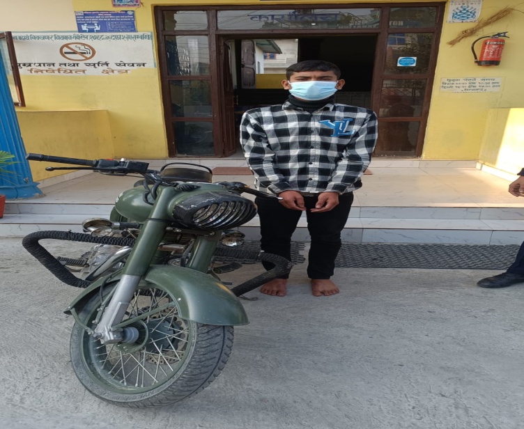 मोटरसईकल चोर पक्राउ