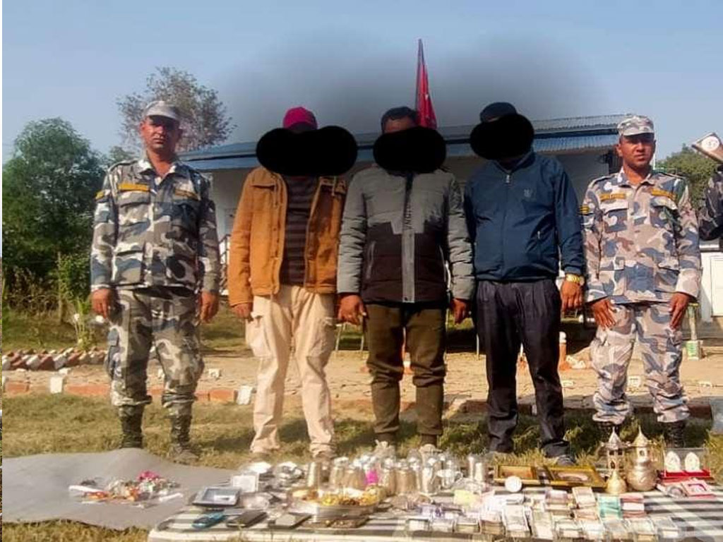 सुन, चाँदी र विदेशी मुद्रासहित कैलालीबाट तीनजना  पक्राउ