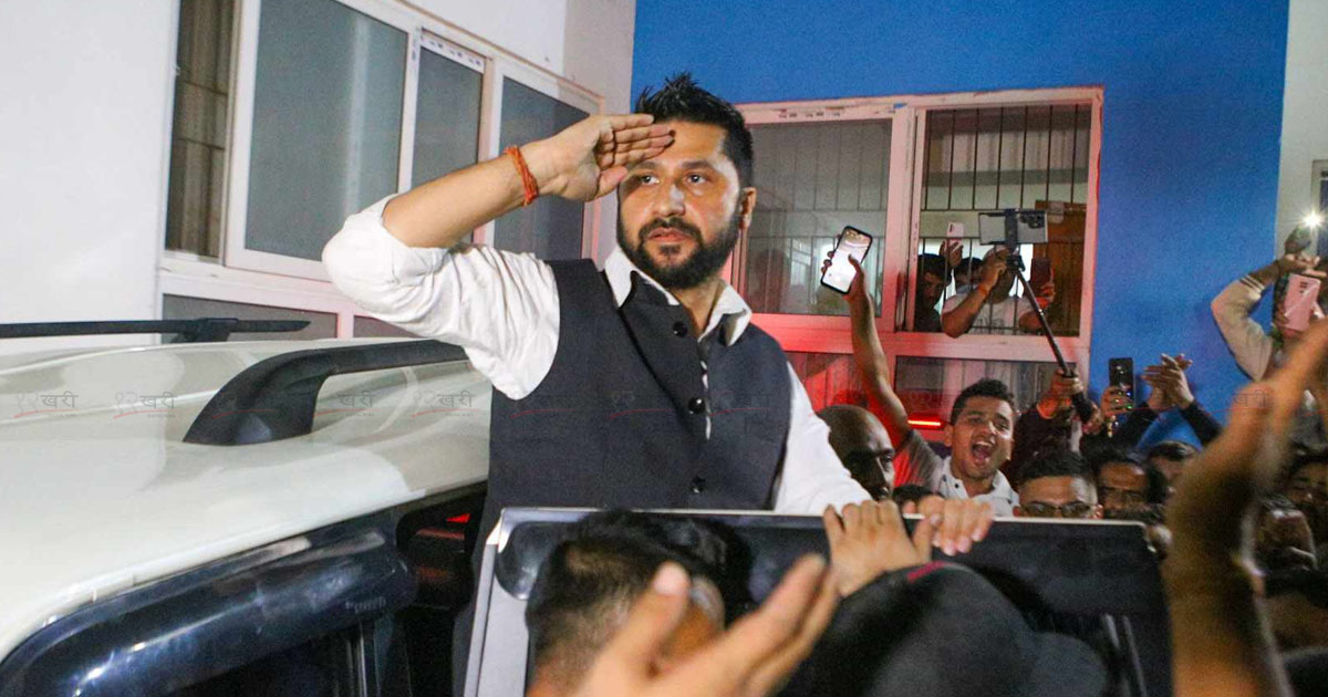 रविले सोधे– श्रीमान्, मलाई आजसम्म हिरासतमा राख्दा के प्रमाण प्राप्त भयो ?