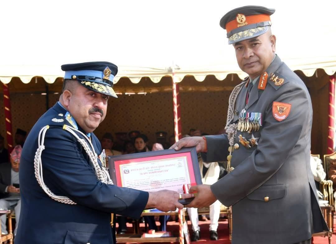 सशस्त्र आइजीपी राजु अर्यालद्वारा डिआइजी लालमणी आचार्य सम्मानित